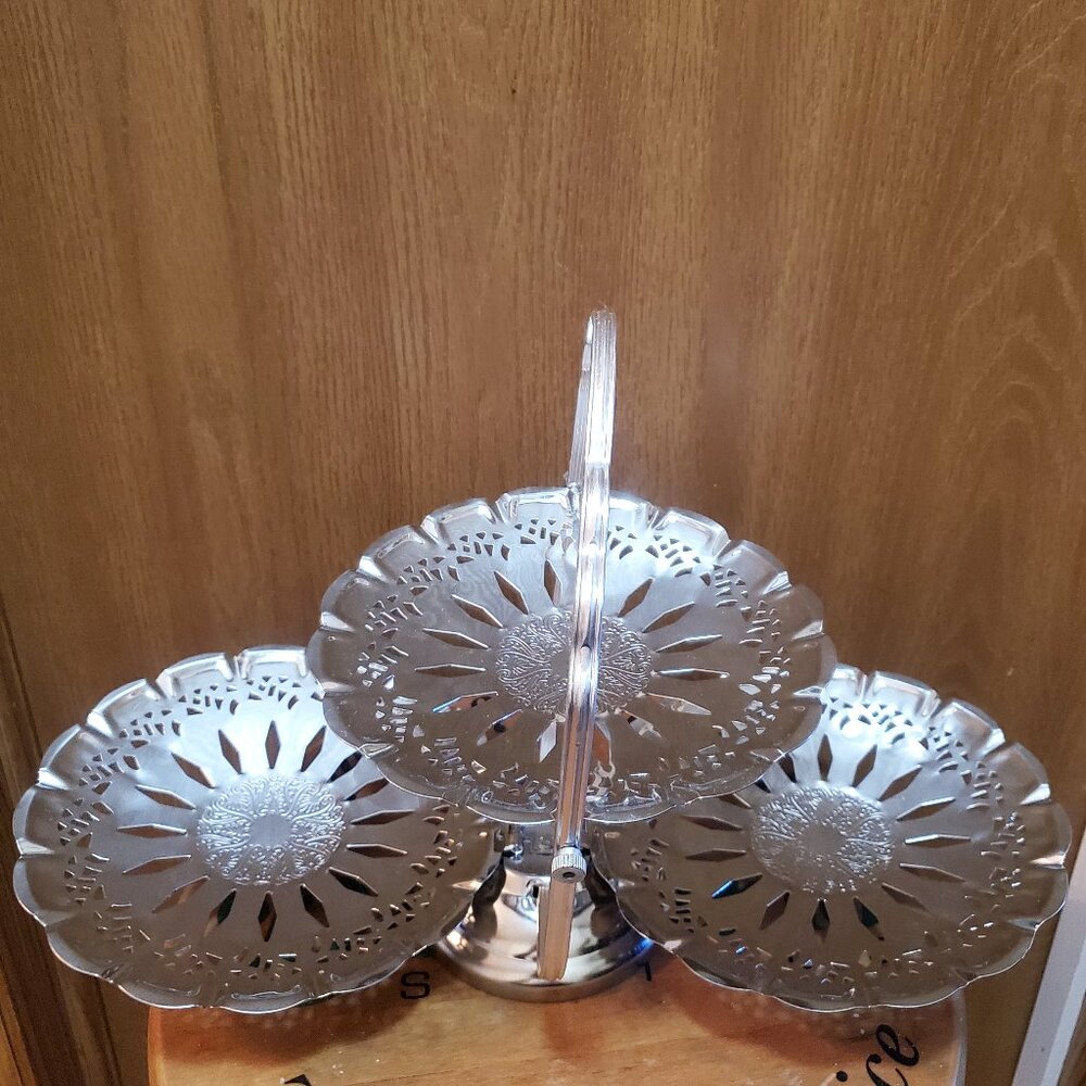 Vintage three tier serving tray dessert - Picture 4 of 6